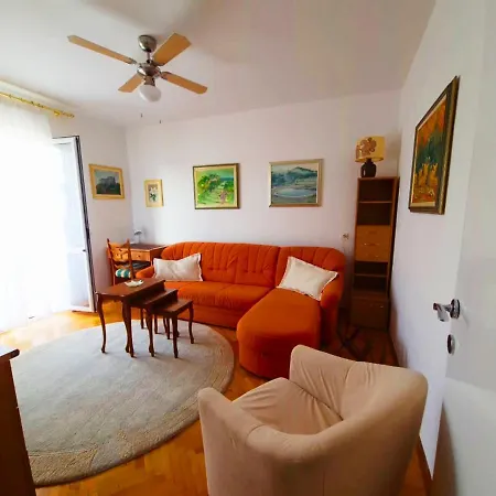Insideout Apartment