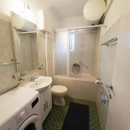 Insideout Apartment *